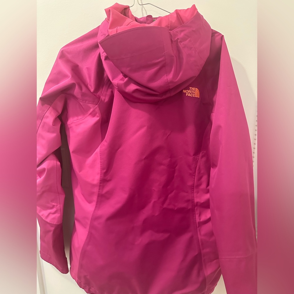 The North Face Woman’s Ski Jacket. In very good condition. Size: L